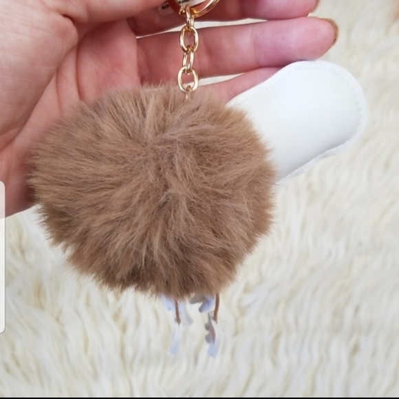 SOLD OUT !🎁Sloth pom keychain NWT - Picture 5 of 7